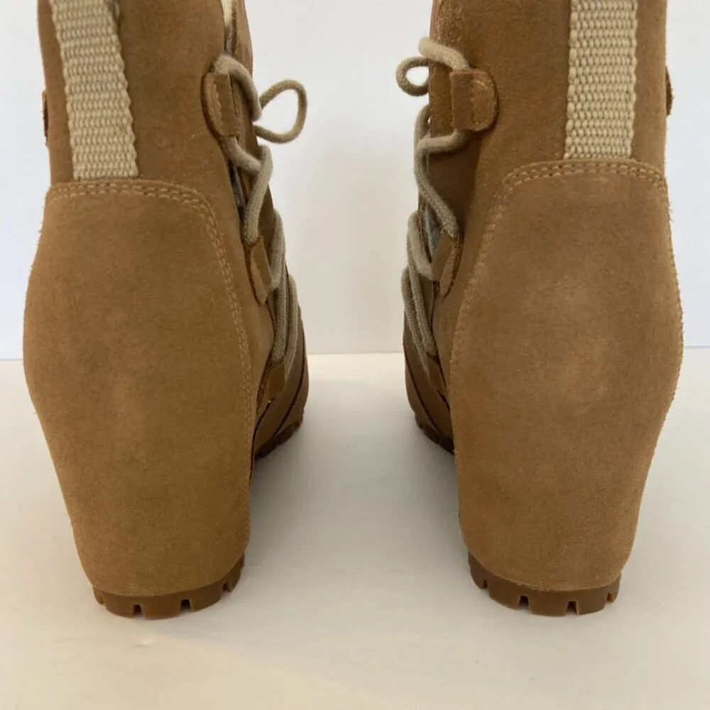 NWT Merrell Camel Moab Wedge Polar Boot